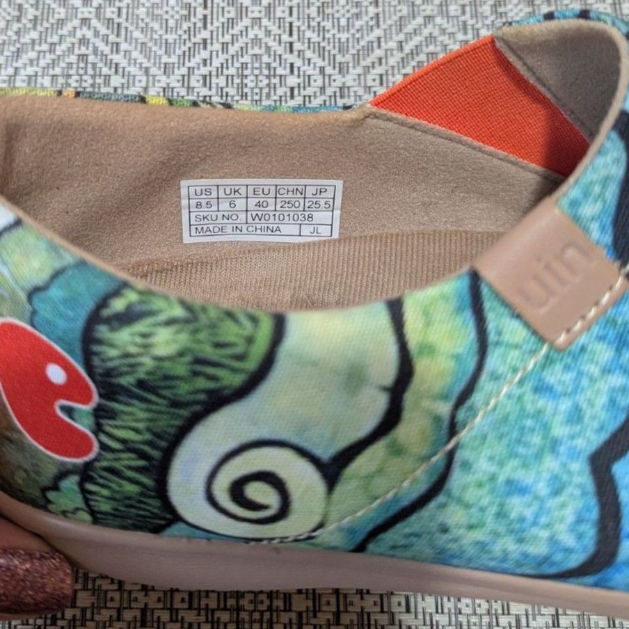 Uin Porpoise Toledo Art Painted Slip On Canvas Loafers Dolphins Womens Size 8.5 — image 3 of 7